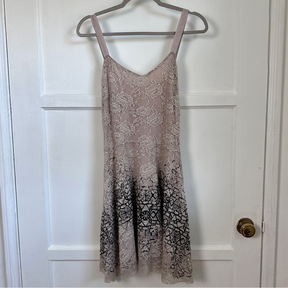 FREE PEOPLE Beige Oatmeal Lace Stretch Mini Dress Excellent Condition, Size L - Picture 2 of 16